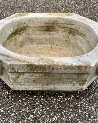 Acquasantiera antica.