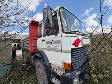 AUTOCARRO IVECO MAGIRUS 330