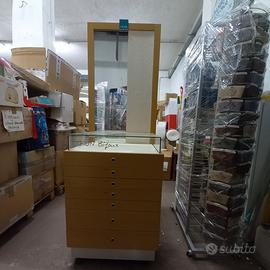 espositore vetrina Thun