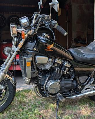 Honda VF750C storica