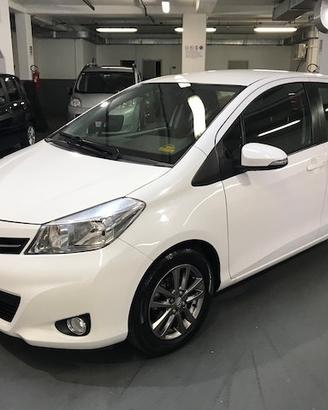 Toyota Yaris 1.0 5 porte Lounge / POCHI KM / FULL 
