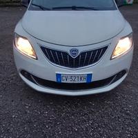 ypsilon 1.0 Platino 2024 Bianca km 14.000