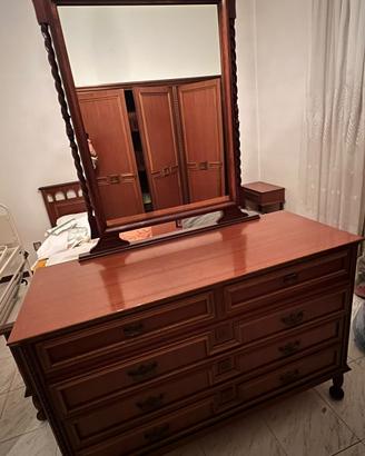 Camera da letto classica: Comò con specchiera