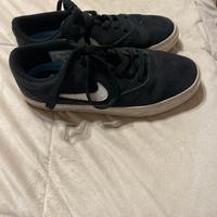 Sneakers Nike, nere