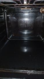 Forno elettrico della Zanussi con lampada