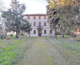 Villa Singola Su Quattro Lati Con Immensa Corte