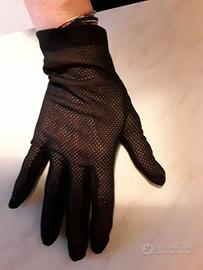 guanti neri di rete