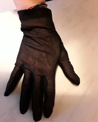 guanti neri di rete