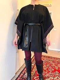 Poncho desigual con cintura in vita e ricami