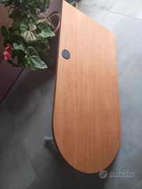 Scrivania a penisola con piede regolabile