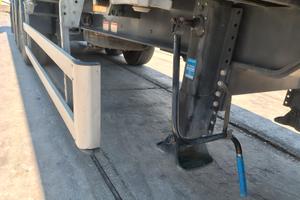 Rimorchio portacontainer