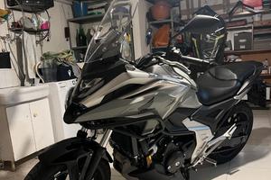 Honda NC750X del 4/25 km4300 grigio