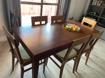 Tavolo marca scavolini con 6 sedie