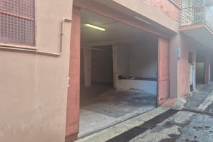 magazzino con autorimessa