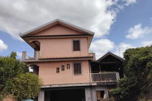 Trecastagni -ville Ang. 120 mq+garage,260000