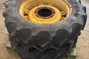 RUOTE 320/70R28 Con Cerchi