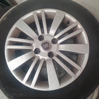 4 cerchi in lega  con gomme fiat grande punto