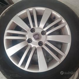 4 cerchi in lega  con gomme fiat grande punto