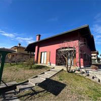 Villa a Varallo Pombia