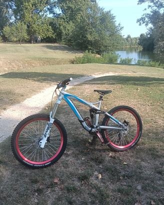 TREK SCRATCH AIR 8