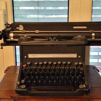 Macchina da scrivere anni 40