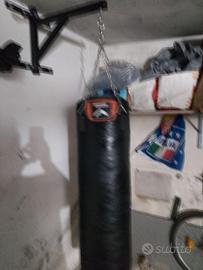 Sacco da box con staffa a muro