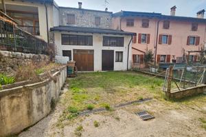 Lizzana centro: GARAGE CON CANTINA + POSTI AUTO