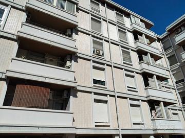 Trilocale con posto auto e cantina in Via petrarca