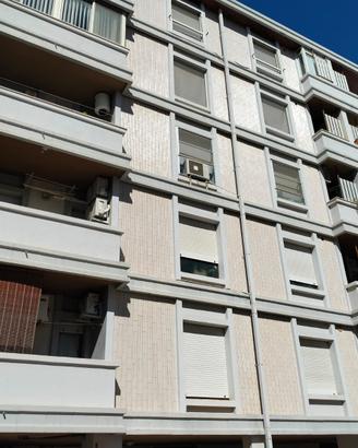 Trilocale con posto auto e cantina in Via petrarca
