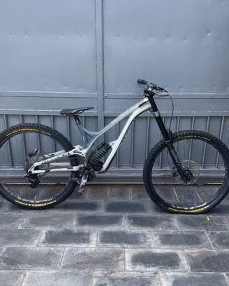 Commencal supreme dh 2020