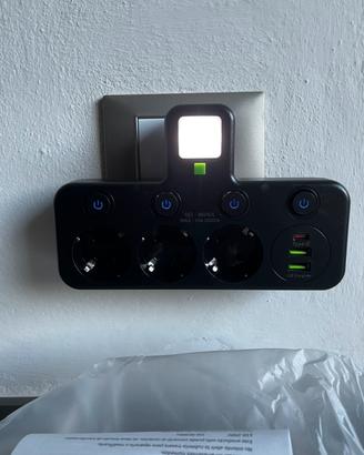 adaptor 3 prese 2 usb 1 type-c e luce