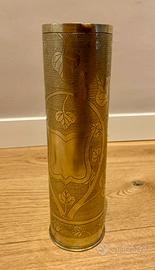 Vaso/bossolo di artiglieria in ottone cesellato