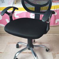 Sedia girevole con ruote e braccioli