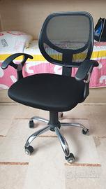 Sedia girevole con ruote e braccioli