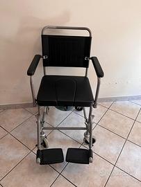 Sedia comoda da doccia e WC con ruote