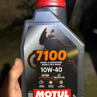 Olio Motul 10w40 nuovo