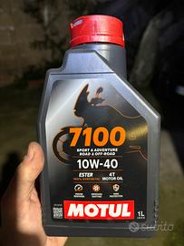 Olio Motul 10w40 nuovo