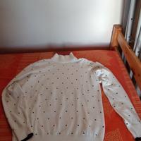 Maglione bianco con stelline nere