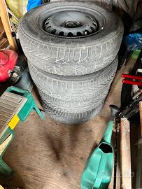 4 pneumatici invernali cerchiati