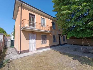 Villa di 140 m² con 5 locali e box auto a Bressana