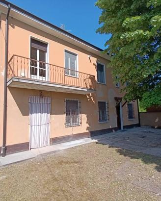 Villa di 140 m² con 5 locali e box auto a Bressana