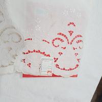 lenzuolino con intagli a mano