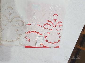 lenzuolino con intagli a mano