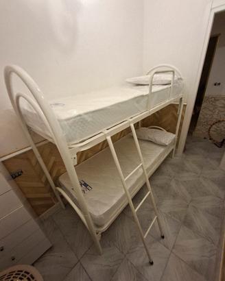 2 LETTI A CASTELLO E 4 MATERASSI SINGOLI 