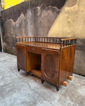 Antica scrivania restaurata