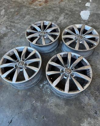 Cerchi in lega R17 originali volkswagen