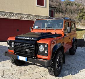Land Rover Defender - Modello Adventure