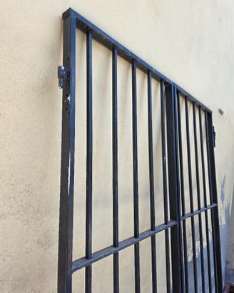 Inferriata in ferro per portafinestra