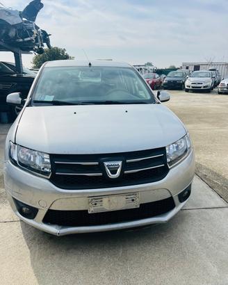 Dacia Sandero grigia
