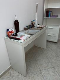 Libreria e scrivania